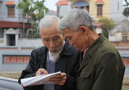 Ông lão 24 năm dịch chữ Hán ở đình chùa