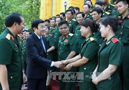Chủ tịch nước gặp mặt cán bộ, giảng viên, học viên tiêu biểu của Học viện Hậu cần 