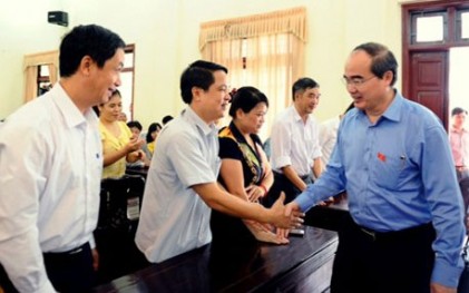 Chủ tịch Ủy ban Trung ương MTTQ Việt Nam Nguyễn Thiện Nhân tiếp xúc cử tri tại Bắc Giang 