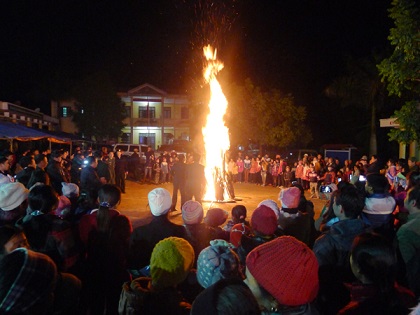 Ấm tình quân dân nơi biên cương 