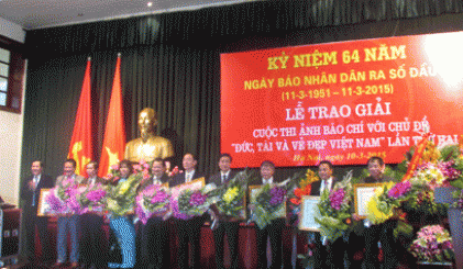 Báo Nhân dân kỷ niệm 64 năm ngày ra số báo đầu 