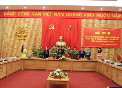 Trung ương Hội Người cao tuổi Việt Nam và Bộ Công an: Tổng kết 5 năm thực hiện chương trình phối hợp hành động phòng, chống tội phạm giai đoạn 2011 – 2015 và ký kết chương trình mới giai đoạn 2016 – 2020