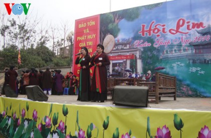 Du khách thập phương đổ về hội Lim 2014 