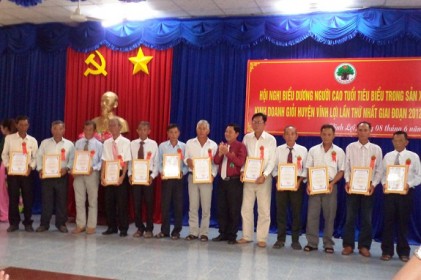 Huyện Vĩnh Lợi, tỉnh Bạc Liêu tổ chức Hội nghị biểu dương NCT tiêu biểu sản xuất, kinh doanh giỏi giai đoạn 2012 – 2017