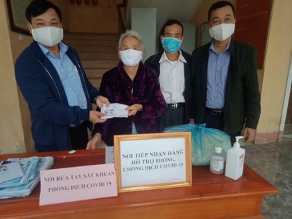 Người cao tuổi bình tĩnh, vững vàng trong đại dịch Covid-19