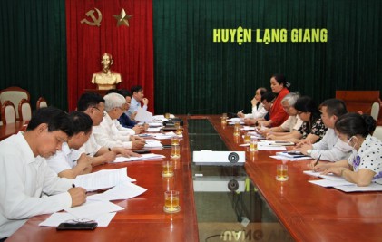 Trung ương Hội NCT Việt Nam khảo sát mô hình tổ chức Hội NCT tại tỉnh Bắc Giang <P>Chuyển đổi mô hình Hội NCT đồng bộ, thống nhất trong cả nước phù hợp với tình hình thực tiễn