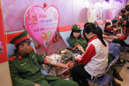 Tôn vinh 100 người hiến máu tiêu biểu năm 2014 