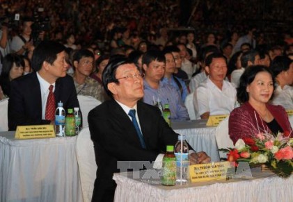Bừng sáng đêm khai mạc Festival Biển Nha Trang - Khánh Hòa 2015 