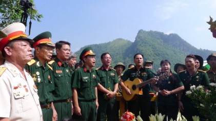 Hà Giang: Đại lễ cầu siêu và thắp nến tri ân tưởng nhớ các anh hùng liệt sĩ 