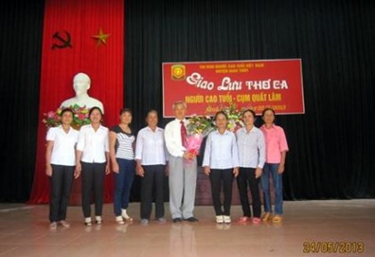 Thi đàn người cao tuổi Giao Thủy - sân chơi bổ ích của người yêu thơ 