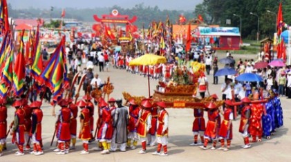 Kiều bào Việt và những cảm xúc ngập tràn trên mỗi chặng đường quê hương