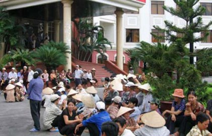 Khiếu nại đông người, vượt cấp