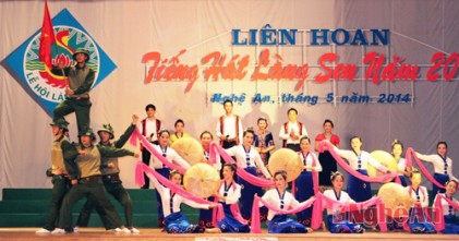 Liên hoan nghệ thuật quần chúng Tiếng hát làng Sen 2015 