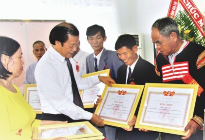 Già làng các dân tộc khu vực Tây Nguyên: Điểm tựa vững chắc, hạt nhân quan trọng trong các phong trào ở địa phương