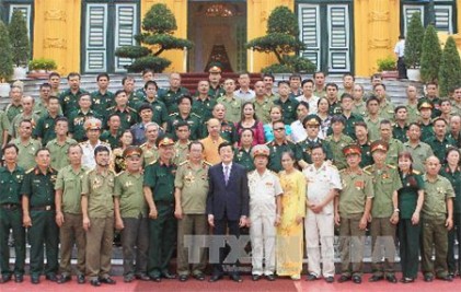 Chủ tịch nước Trương Tấn Sang tiếp thân mật các cựu chiến binh Sư đoàn 356