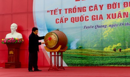 Chủ tịch nước Trương Tấn Sang phát động “Tết trồng cây đời đời nhớ ơn Bác Hồ” tại Tuyên Quang