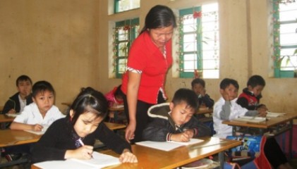 Hỗ trợ học sinh dân tộc thiểu số, vùng sâu, vùng xa học tập