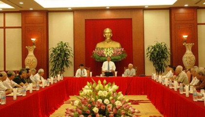 Đồng chí Lê Hồng Anh gặp mặt thân mật Đoàn đại biểu Cựu Thanh niên xung phong Đội 36 