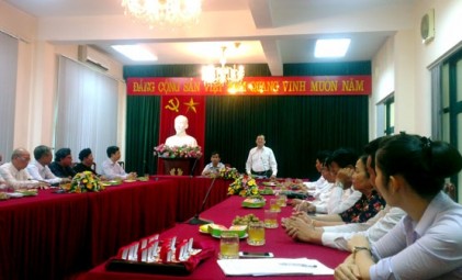 Phấn đấu xứng đáng là tấm gương tiêu biểu của khối đại đoàn kết các dân tộc 