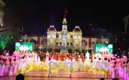 Chương trình giao lưu nghệ thuật đặc biệt “Hồ Chí Minh đẹp nhất tên Người” 