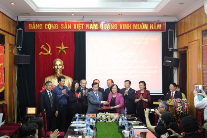 Trung ương Hội NCT Việt Nam và Bộ Văn hóa Thể thao và Du lịch: Ký kết chương trình phối hợp “Đẩy mạnh các hoạt động văn hóa, văn nghệ, thể thao, du lịch của NCT và tham gia xây dựng, phát triển gia đình bền vững giai đoạn 2017 – 2021”