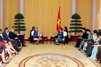 Phó Chủ tịch nước Nguyễn Thị Doan tiếp Phu nhân Phó Tổng thống Hoa Kỳ 