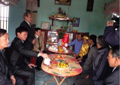 Thành phố Lào Cai: Tặng quà mừng thọ NCT nhân dịp Xuân Canh Tý 2020