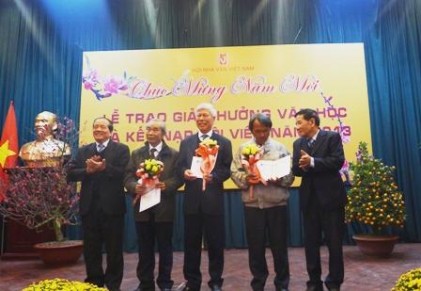 Ngày thơ Việt Nam lần thứ 12 với chủ đề “Xuân đất nước: Từ Điện Biên đến Trường Sa”, 