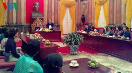 Phó Chủ tịch nước Nguyễn Thị Doan tiếp đoàn đại biểu cựu tù chính trị và tù binh TP. Hồ Chí Minh