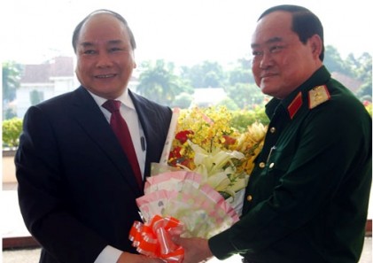 Phó Thủ tướng Nguyễn Xuân Phúc thăm, chúc mừng Bộ Tư lệnh Quân khu 7 