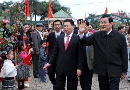 Chủ tịch nước thăm mô hình nông thôn mới tại xã Nghi Liên, thành phố Vinh 