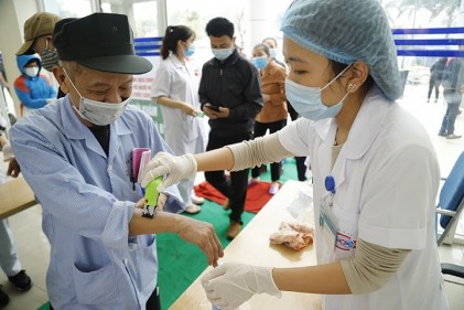 Những việc người cao tuổi cần làm để không bị virus corona 'tấn công'