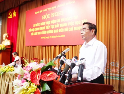 Gắn chặt việc thực hiện Chỉ thị 03 với các nhiệm vụ chính trị, xây dựng Đảng và các phong trào thi đua *