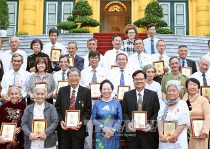 Phó Chủ tịch nước Nguyễn Thị Doan tiếp nguyên cán bộ, chiến sỹ Ban Trí vận – Mặt trận Khu ủy Sài Gòn – Gia Định 