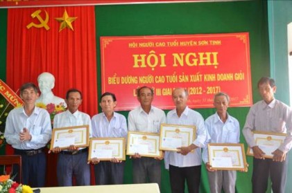 Huyện Sơn Tịnh, tỉnh Quảng Ngãi:  Biểu dương người cao tuổi sản xuất kinh doanh giỏi lần thứ III giai đoạn 2012 - 2017