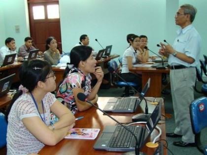 Thực hiện kéo dài thời gian làm việc đối với giảng viên đến tuổi nghỉ hưu.