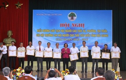 Hội NCT tỉnh Bắc Giang: Tổ chức Hội nghị biểu dương Chủ tịch Hội NCT xã, phường, thị trấn, Chi hội trưởng Chi hội NCT tiêu biểu giai đoạn 2012-2017