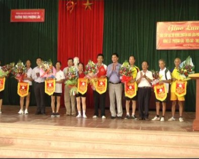 Hội người cao tuổi liên xã, phường tổ chức giao lưu bóng chuyền hơi