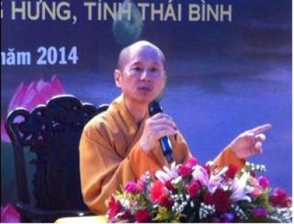 Thượng toạ Thích Chân Quang về thăm và nói chuyện với phật tử Chùa Bơn (Thái Bình).