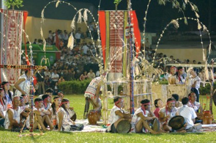 Toạ đàm Giải pháp bảo tồn phát triển văn hóa Tây Nguyên.