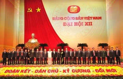 Ngày làm việc thứ năm, Đại hội lần thứ XII của Đảng <P> Đại hội thông qua danh sách bầu cử Ban Chấp hành Trung ương khóa XII