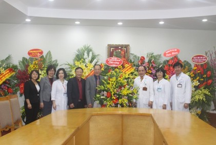 Lãnh đạo Trung ương Hội NCT Việt Nam thăm, chúc mừng Ngày Thầy thuốc Việt Nam 27/2