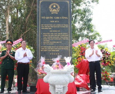 Thủ tướng Nguyễn Tấn Dũng dự lễ dựng Bia Di tích Sở Chỉ huy các lực lượng vũ trang của Tỉnh đội tỉnh Rạch Giá 