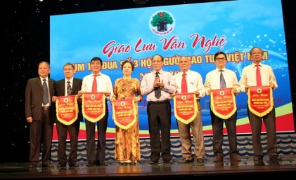 Nên có nhiều cuộc giao lưu văn nghệ như thế