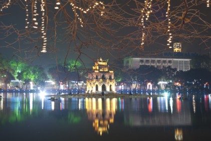 Hà Nội lung linh chờ đón Tết