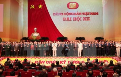 Đại hội công bố danh sách Bộ Chính trị, Tổng bí thư khóa XII