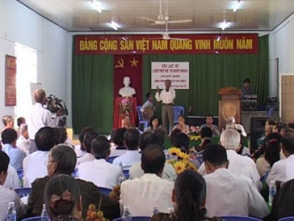 Trung ương Hội Người cao tuổi Việt Nam và các tỉnh bạn tham quan mô hình CLB liên thế hệ tự giúp nhau tại Chợ Lách, Châu Thành (tỉnh Bến Tre)