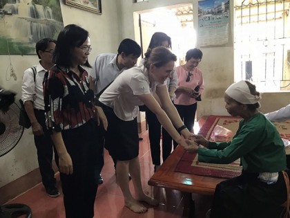Đại diện Ngân hàng Thế giới thăm mô hình CLB Liên thế hệ tự giúp nhau tại tỉnh Hoà Bình