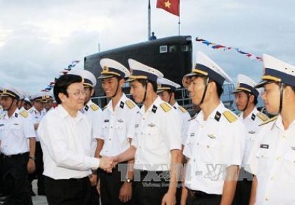 Chủ tịch nước Trương Tấn Sang thăm các đơn vị Hải quân 