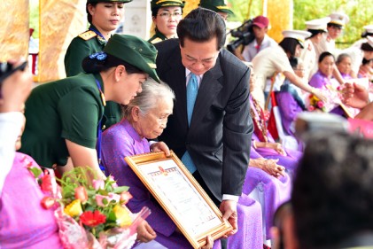Thủ tướng Nguyễn Tấn Dũng dự Lễ kỷ niệm 40 năm Ngày giải phóng miền Nam, thống nhất đất nước tại Hậu Giang 